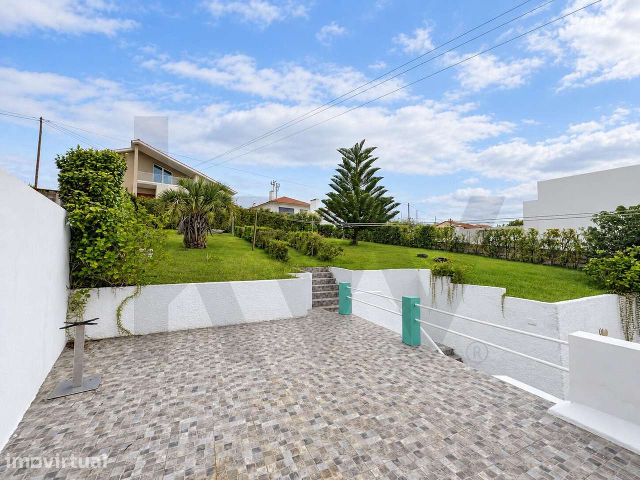 Moradia T7 com 7 suítes, amplo jardim e vista mar | Ponta Garça - Grande imagem: 5/47