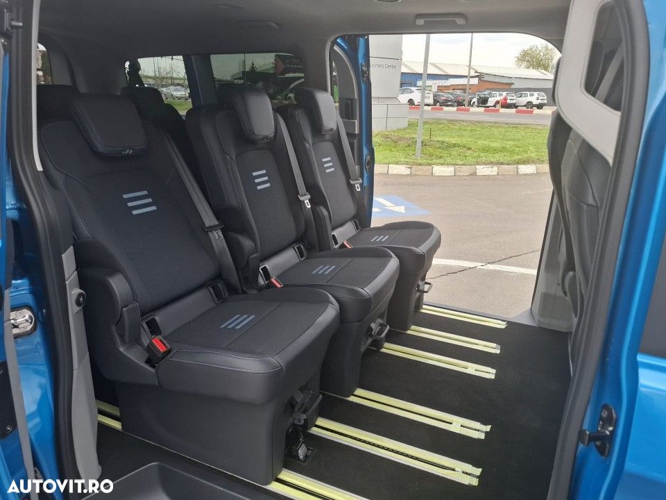 Ford Tourneo Custom - 12
