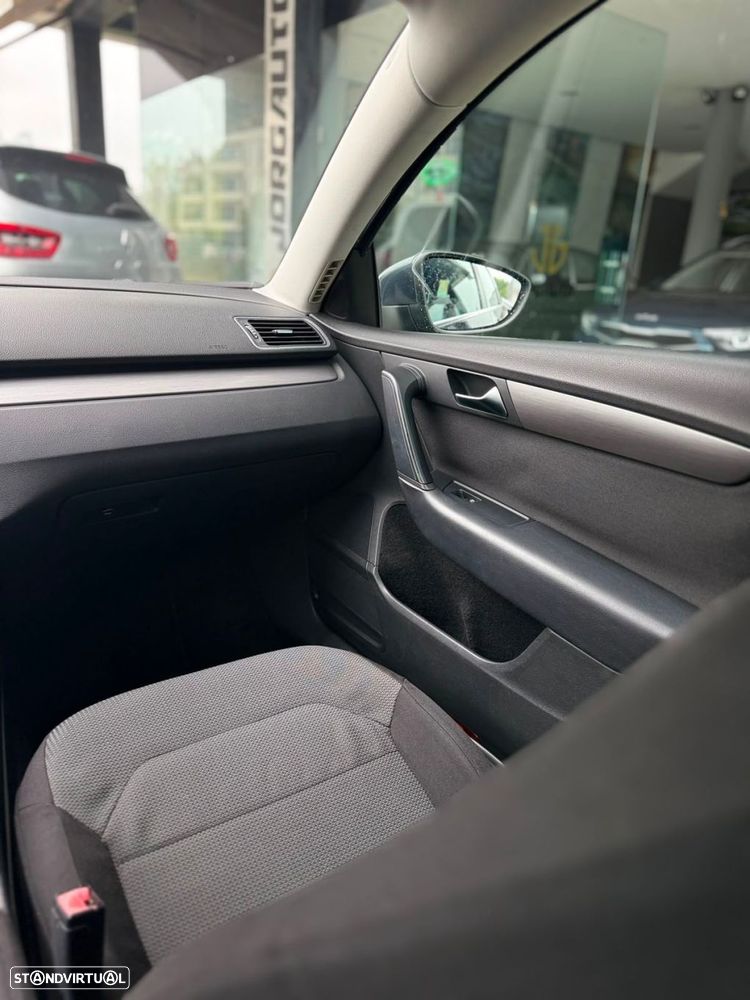 VW Passat Variant 1.6 TDI BlueMotion - 19