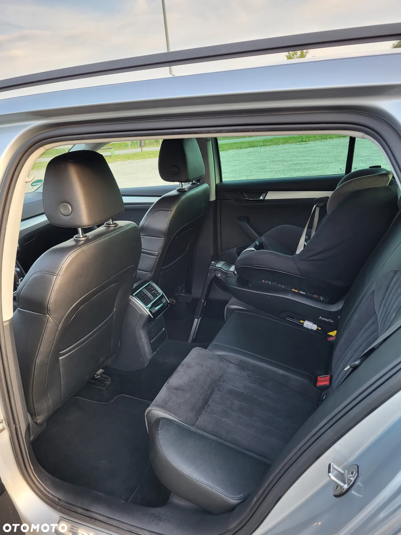 Skoda Superb Combi 2.0 TDI DSG Style - 11