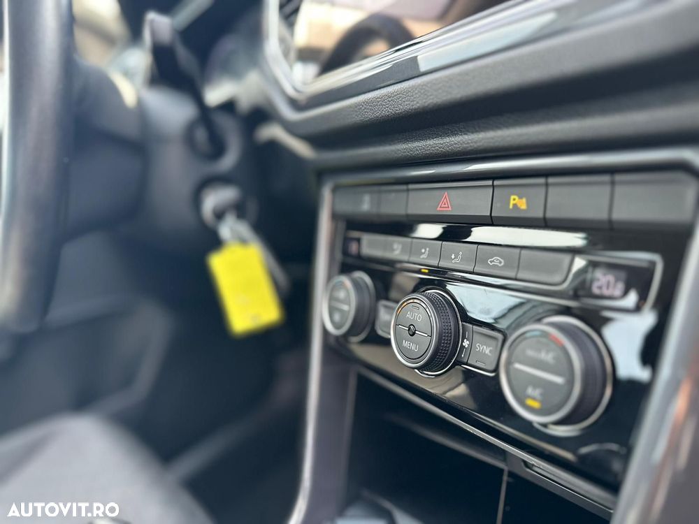 Volkswagen T-Roc - 14