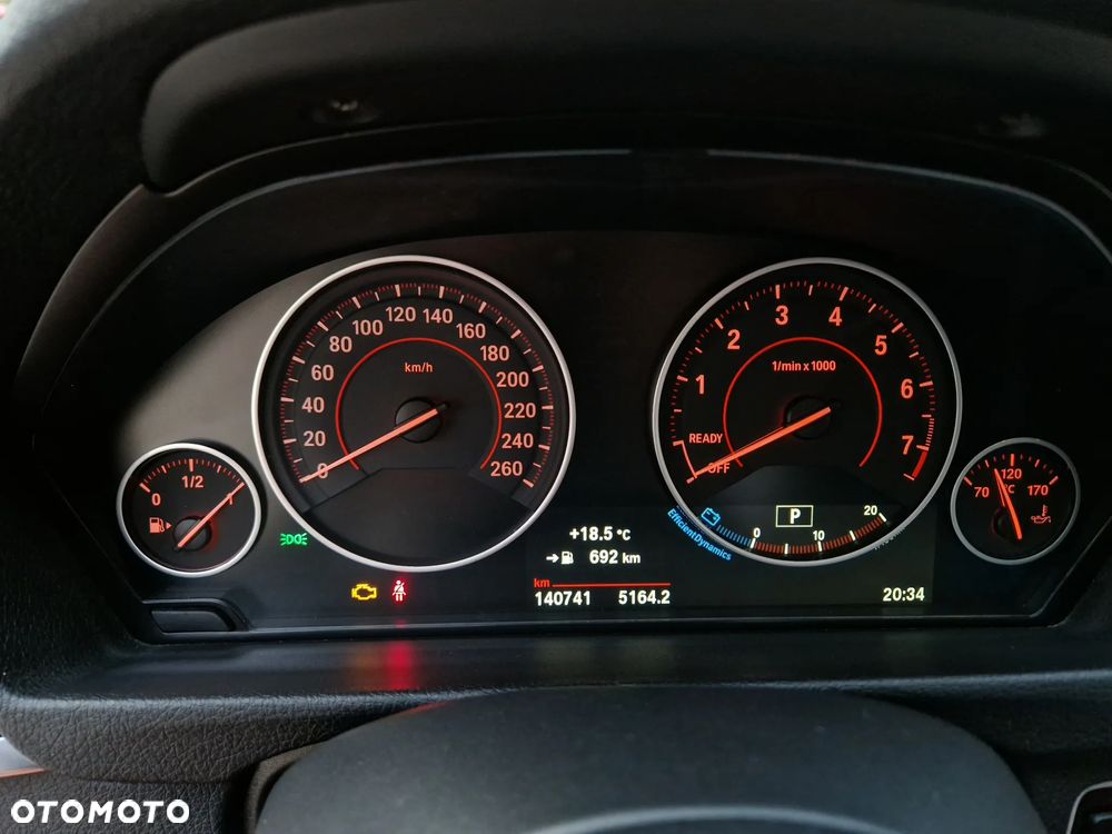BMW Seria 3 330i xDrive - 14