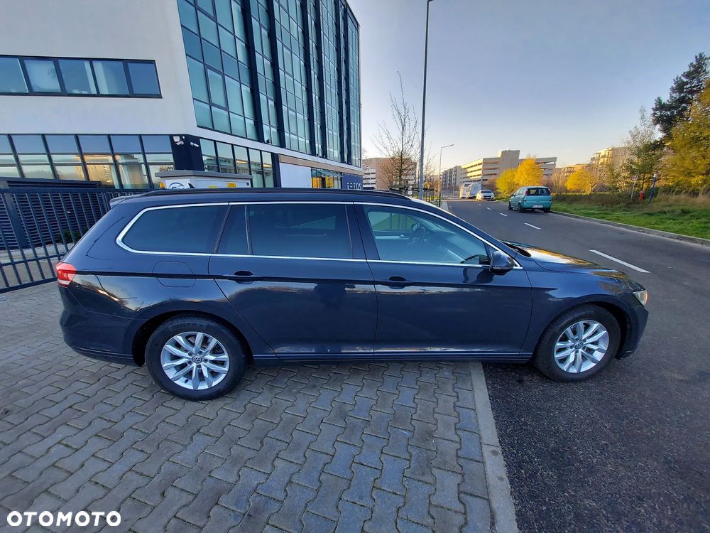 Volkswagen Passat - 4