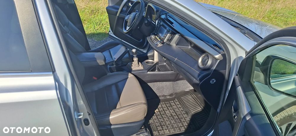 Toyota RAV4 2.0 D-4D Prestige - 21
