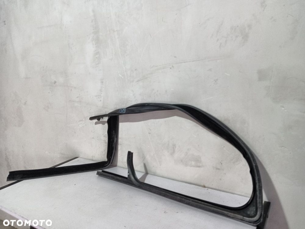PROWADNICA SZYBY LEWA VW CADDY V 2K7837431 - 2