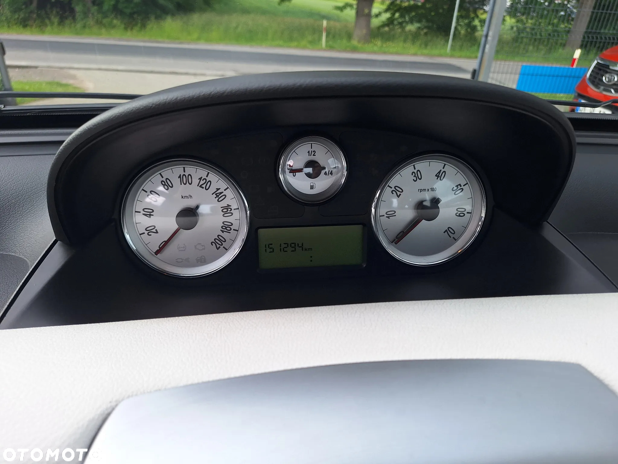 Lancia Ypsilon 1.2 8V Argento (4 os.) - 24