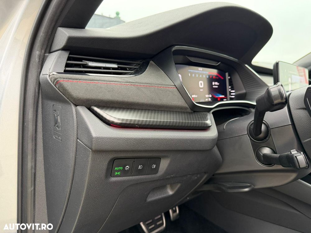 Skoda Octavia 2.0 245 TSI DSG RS - 25