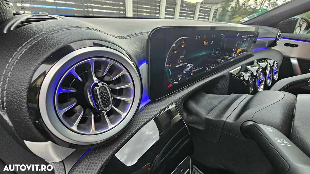 Mercedes-Benz CLA 200 - 30