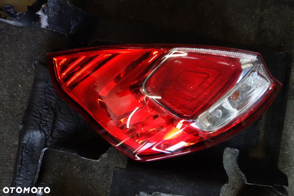 LAMPA LEWY TYŁ FORD FIESTA MK7 - 3