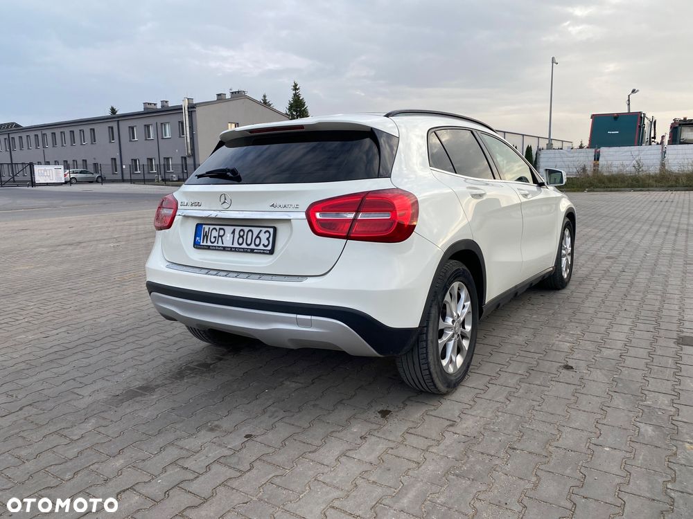 Mercedes-Benz GLA 250 4-Matic - 14