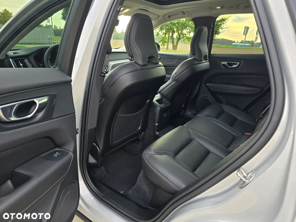 Volvo XC 60 T6 AWD Recharge Plus Dark - 33
