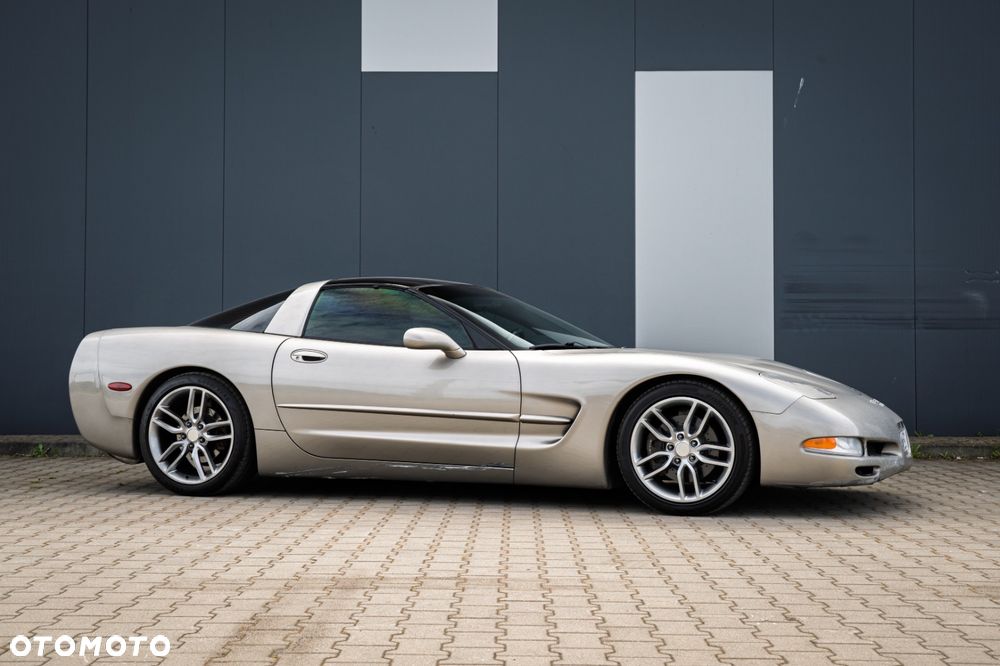 Chevrolet Corvette - 10
