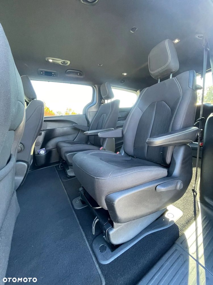 Chrysler Pacifica - 23