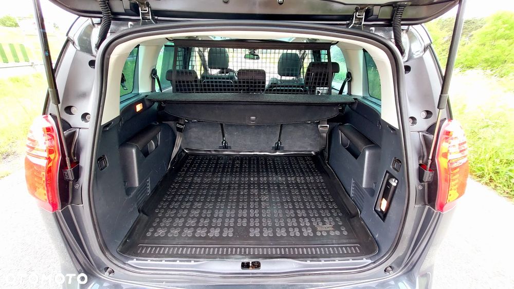 Peugeot 5008 - 11