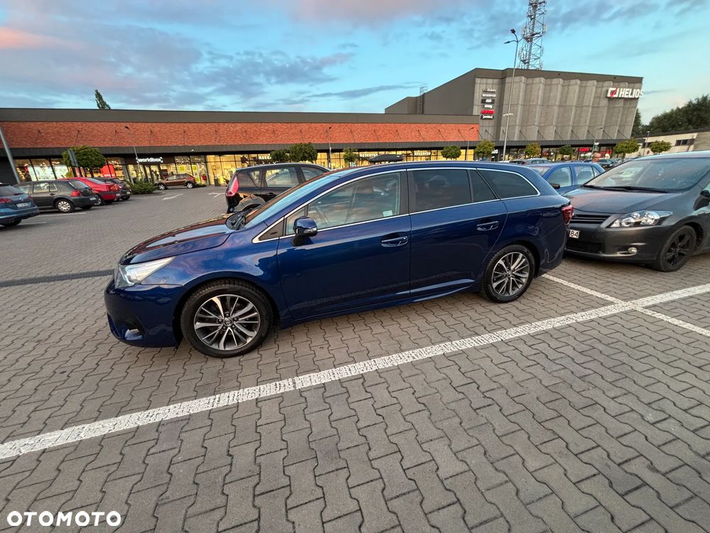 Toyota Avensis 1.8 Premium - 6