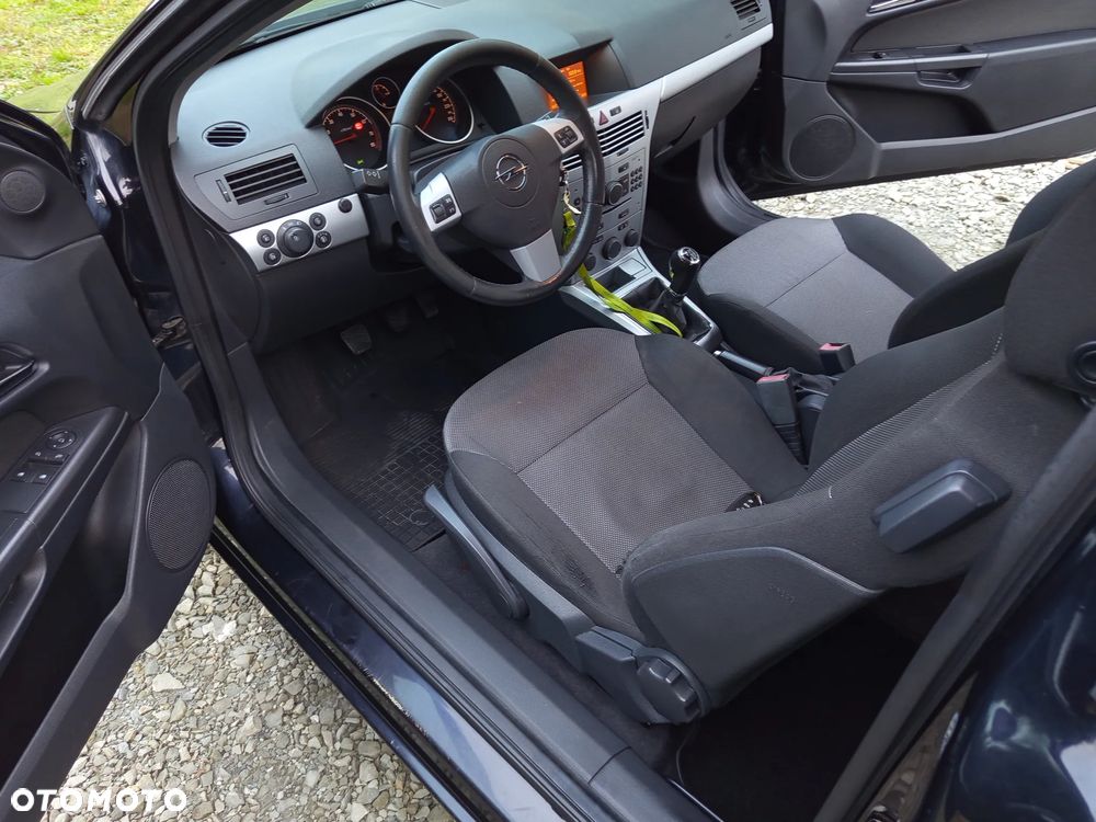 Opel Astra III GTC 1.6 Enjoy - 5