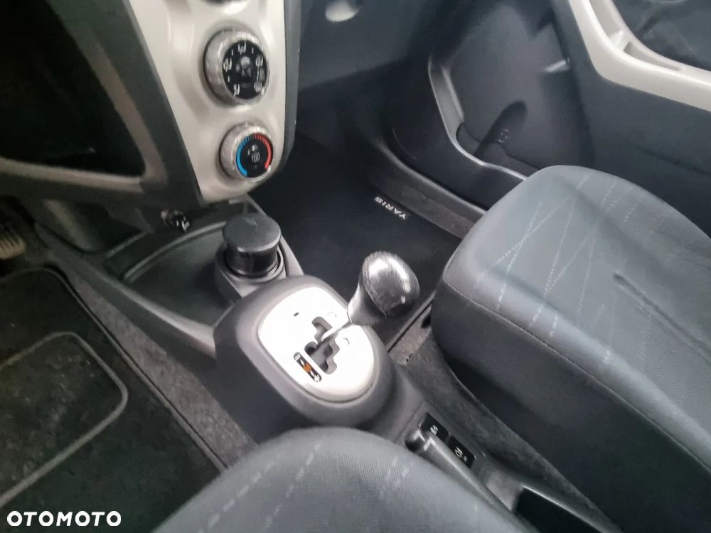 Toyota Yaris 1.3 Sol - 6