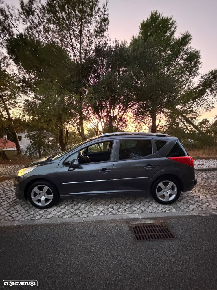 Peugeot 207 SW 1.6 HDi Premium - 11