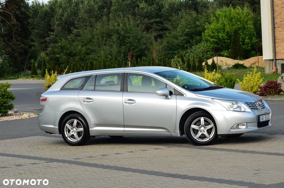 Toyota Avensis 1.8 Comfort - 23