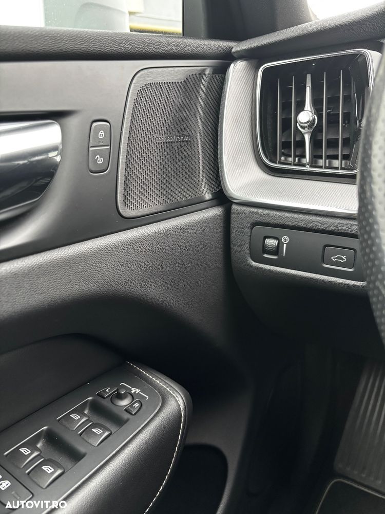 Volvo XC 60 D4 AWD Geartronic RDesign - 21