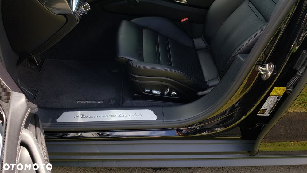 Porsche Panamera - 21