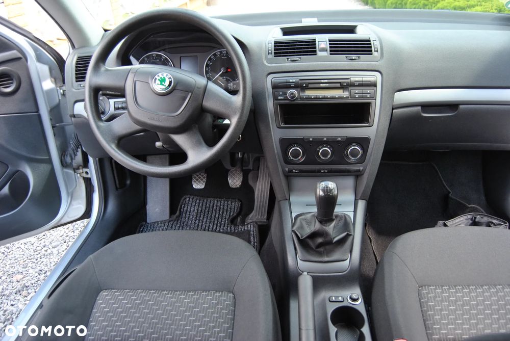 Skoda Octavia 1.6 Ambiente - 5