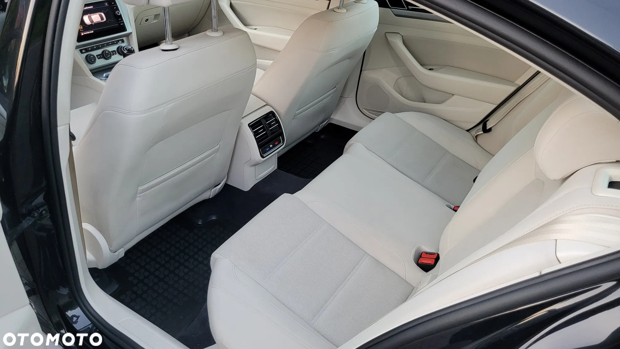 Volkswagen Passat 2.0 TDI BMT Comfortline - 17