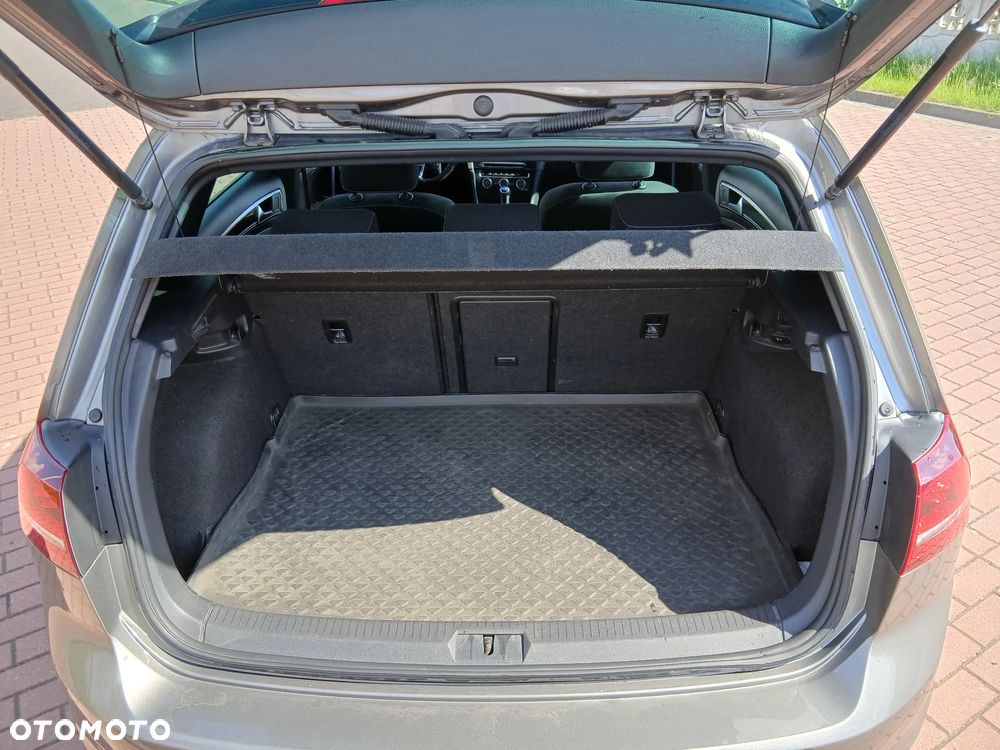 Volkswagen Golf - 10