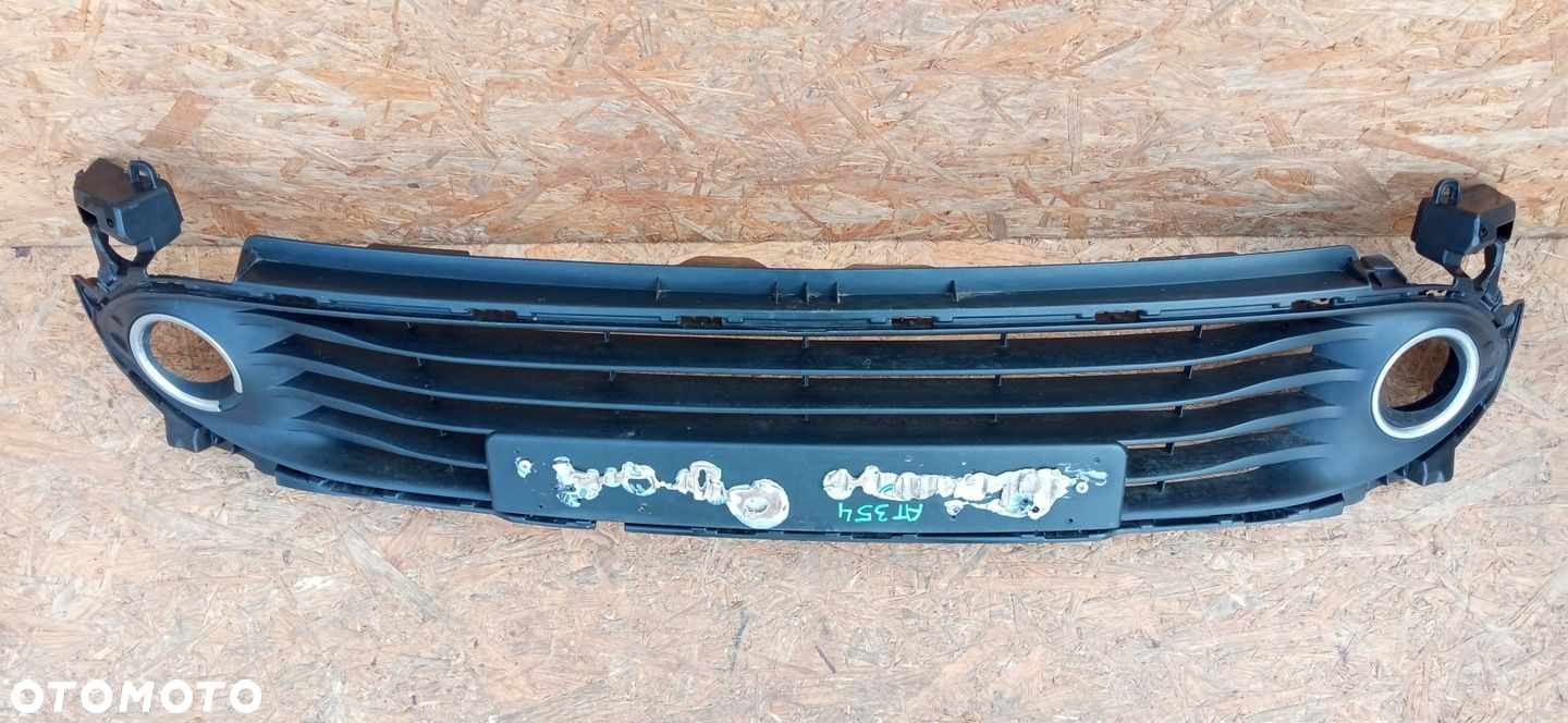 RENAULT CLIO IV 4 12- ATRAPA KRATKA ŚRODKOWA GRILL 622542958R - 2