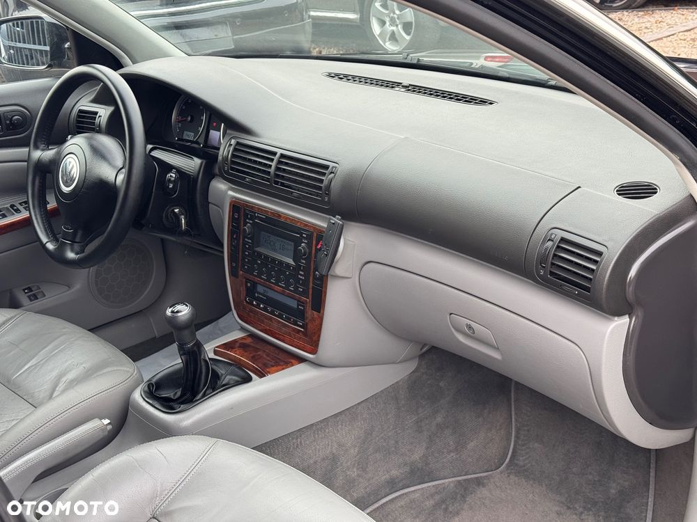 Volkswagen Passat - 11