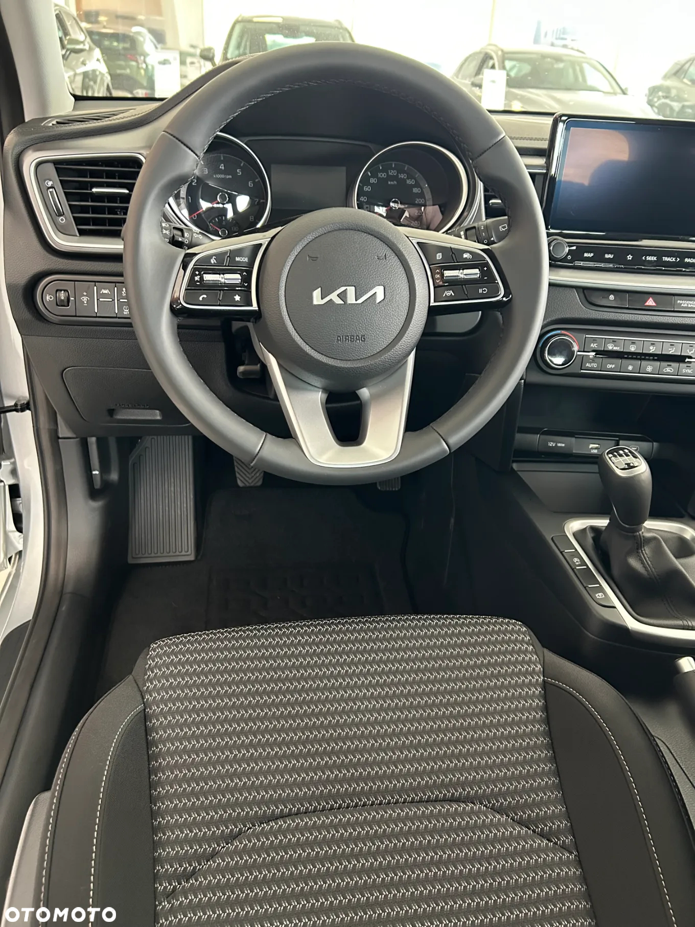 Kia Ceed 1.5 T-GDI M - 8