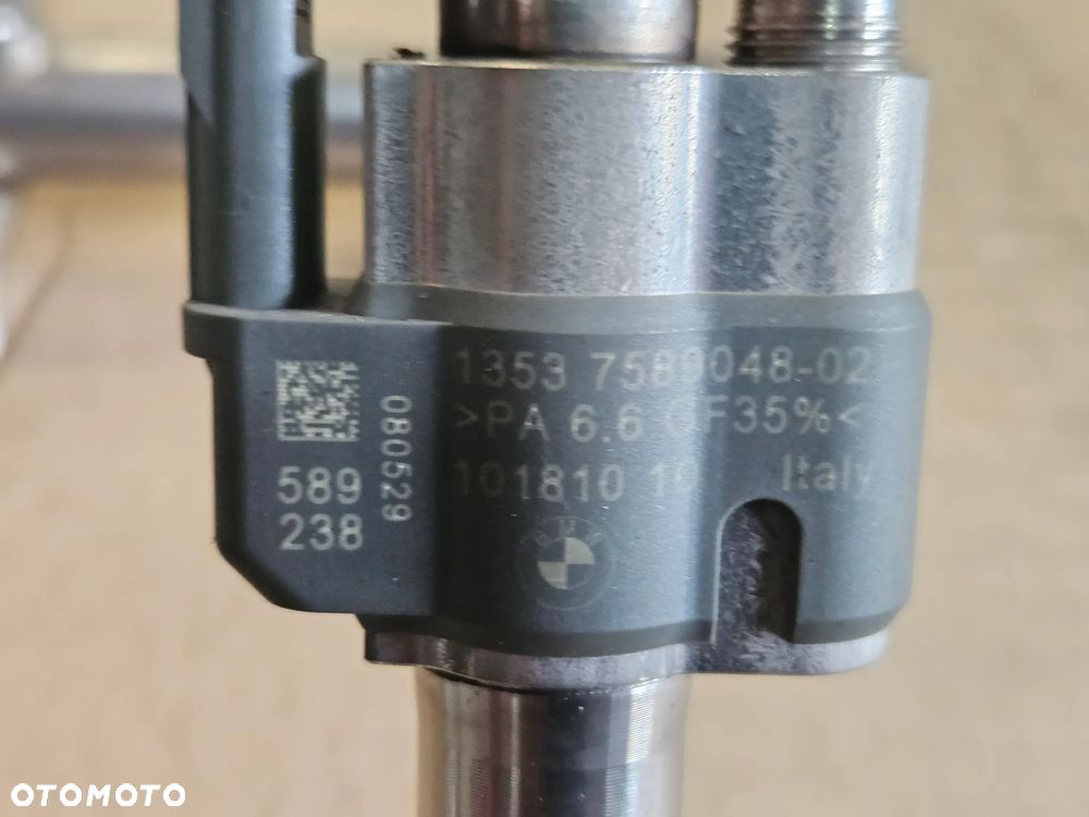 BMW E87 1 E90  2.0 wtryskiwacz 7589048-02 - 2