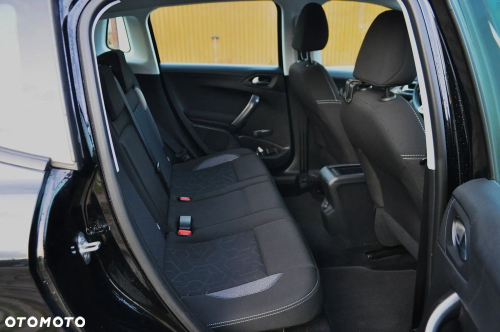 Peugeot 2008 1.2 Pure Tech Style S&S - 30