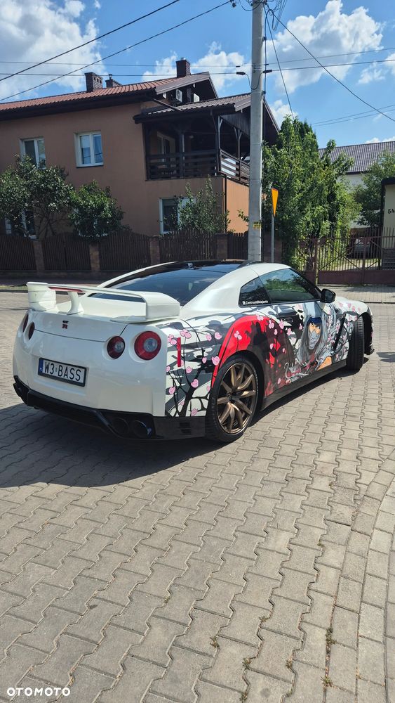Nissan GT-R - 7