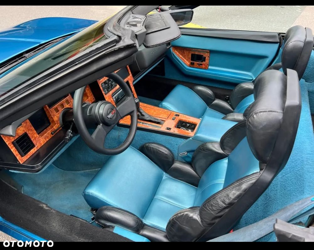 Chevrolet Corvette - 15
