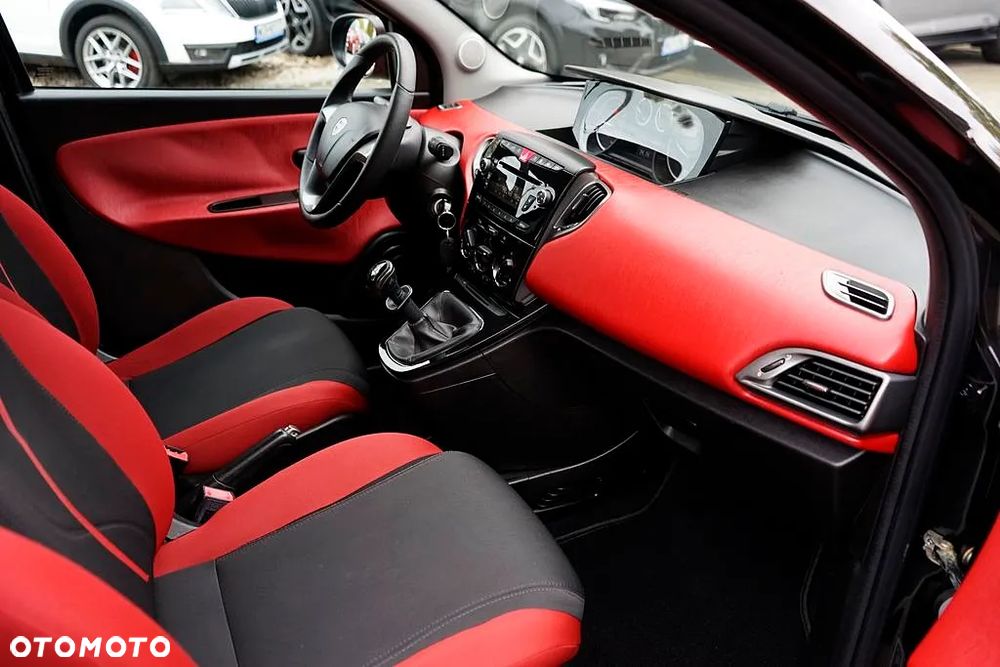 Lancia Ypsilon Y 0.9 TwinAir Turbo 8V Gold - 13