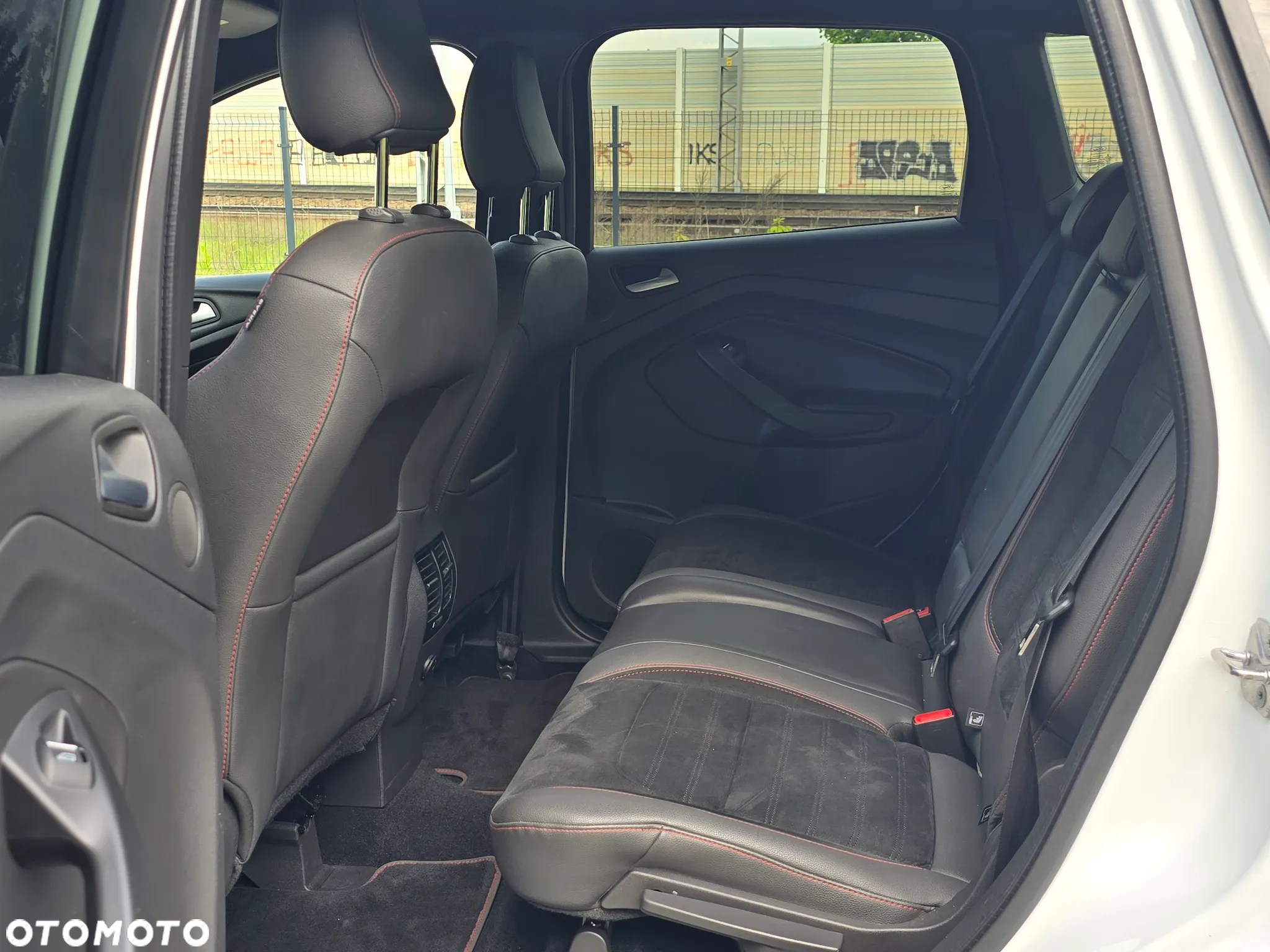 Ford Kuga 1.5 EcoBoost 2x4 ST-Line - 12