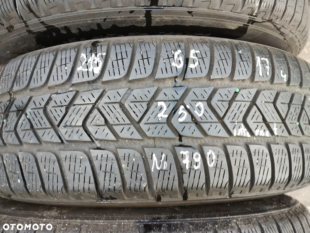 Pirelli 215/65/17 nr 790 - 2
