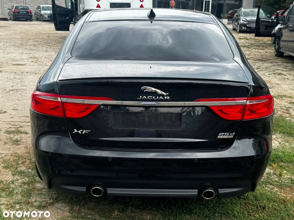 Jaguar XF 2.0 i4D AWD Pure - 3
