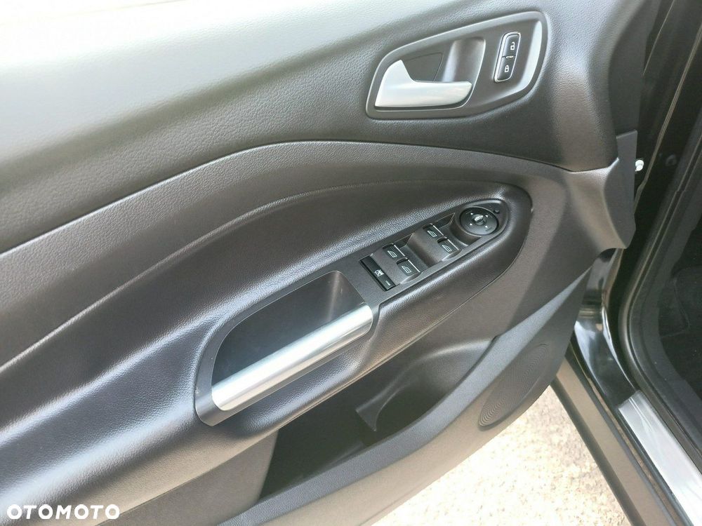 Ford Kuga 1.6 EcoBoost 2x4 Titanium - 30