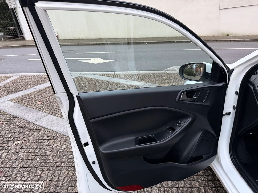 Hyundai i20 1.1 CRDi LED - 10