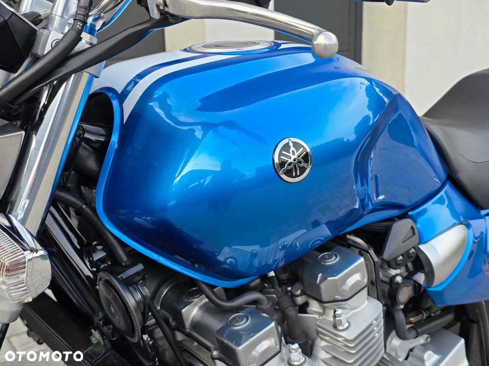 Yamaha XJR - 32