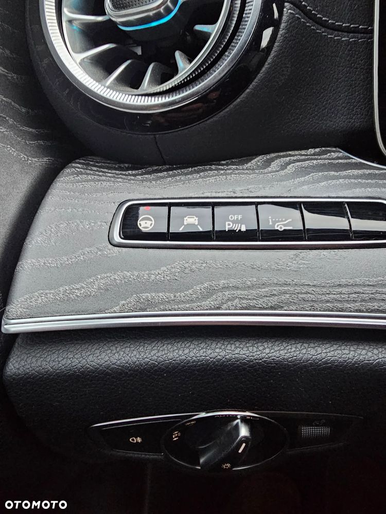 Mercedes-Benz CLS 400 d 4Matic 9G-TRONIC AMG Line - 23