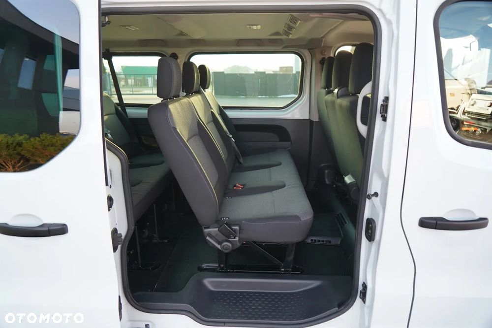 Renault TRAFIC III / BUS / 9 MIEJSC / PIERWSZY WŁAŚCICIEL / POLSKI SALON / 2022 ROK / - 29