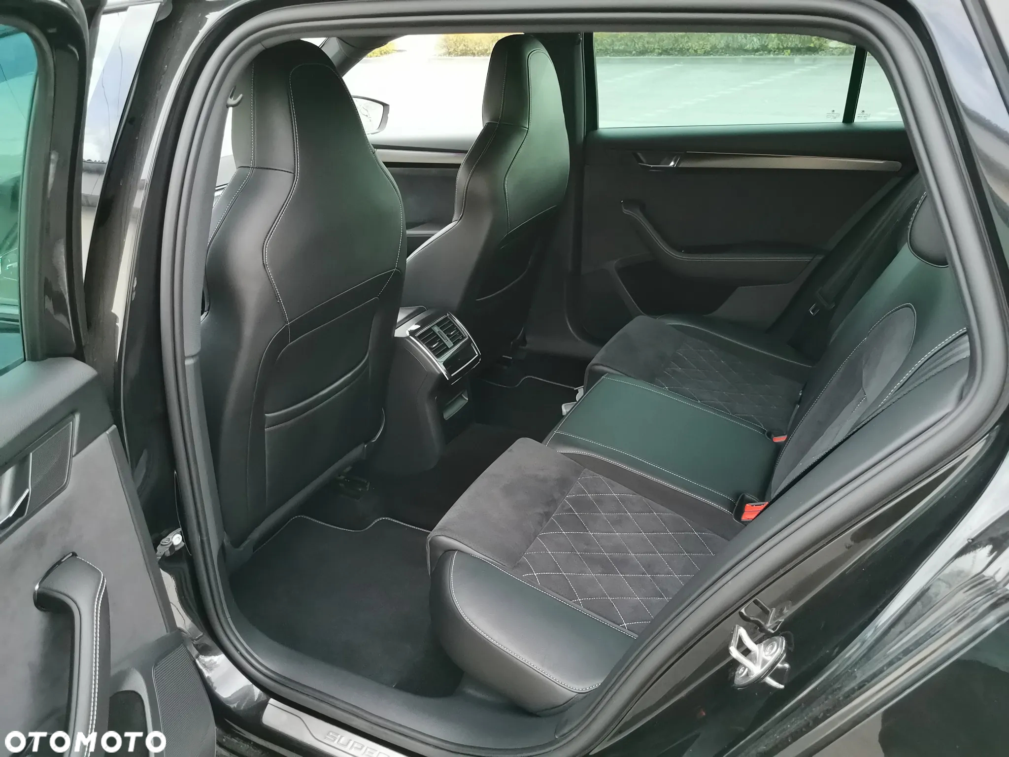Skoda Superb Combi 2.0 TDI DSG Sportline - 28