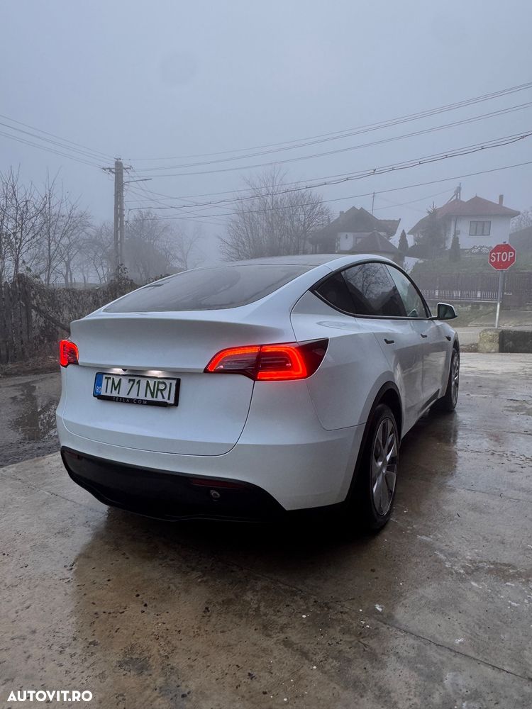 Tesla Model Y RWD - 2