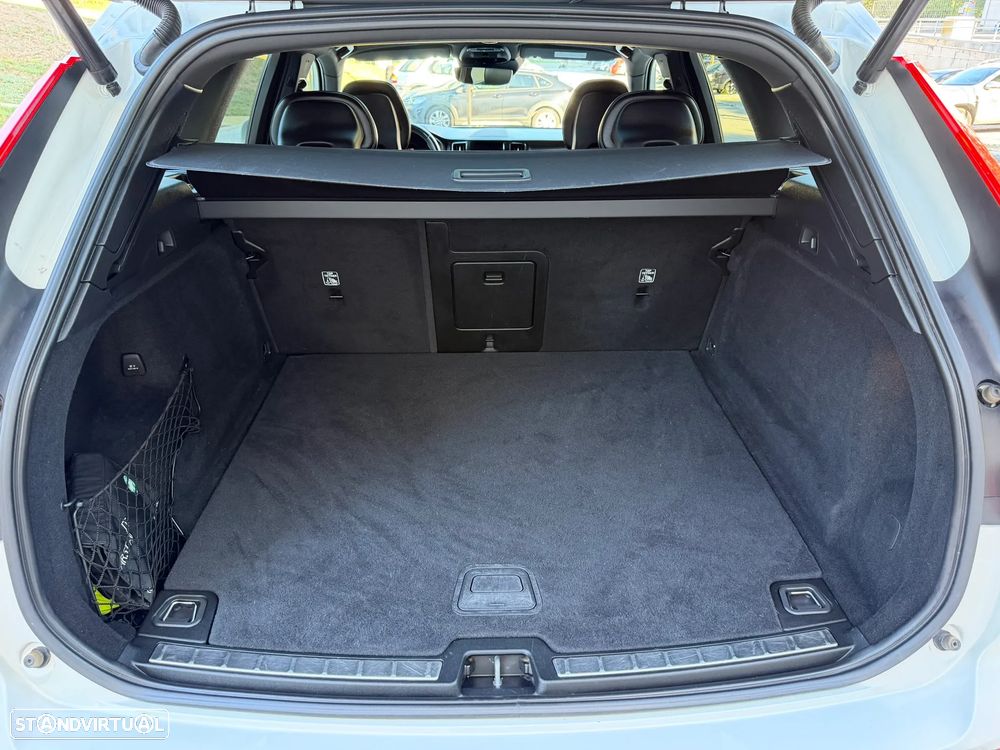 Volvo XC 60 2.0 D4 R-Design AWD Geartronic - 33