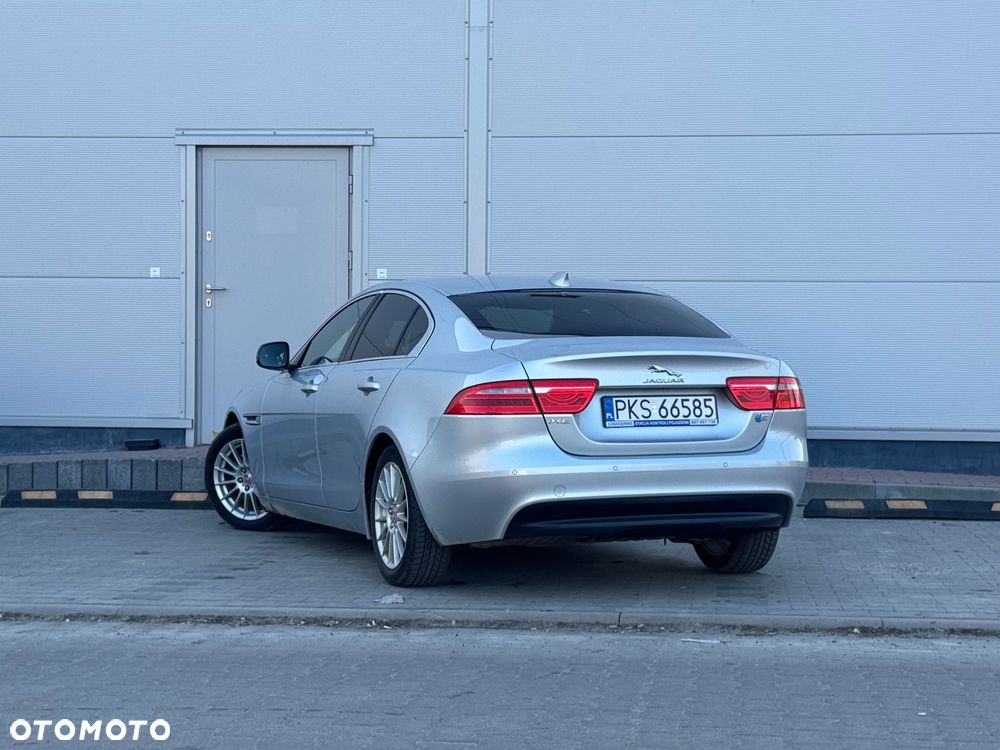 Jaguar XE E-Performance Pure - 3