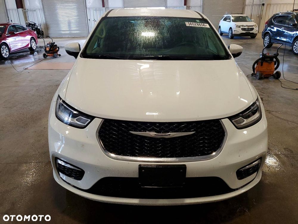 Chrysler Pacifica - 6