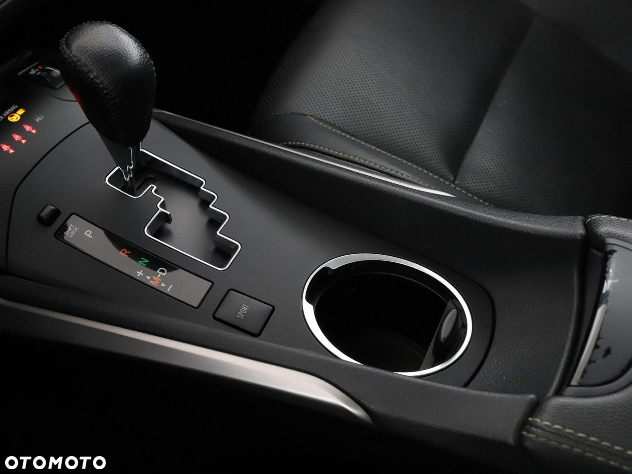 Toyota Avensis Combi 1.8 Multidrive S Executive - 29